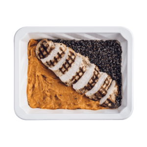 Wysokobiałkowy bowl - filet z piersi kurczaka z puree z batata i quinoa